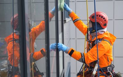 How to Choose a Safety Harness and Lanyard